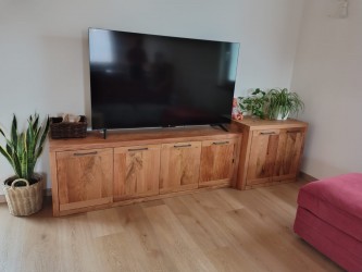 Credenza in castagno.